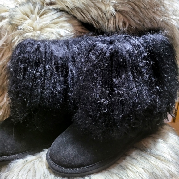 Women's black BearPaw Boo boots size 9. - Picture 7 of 9